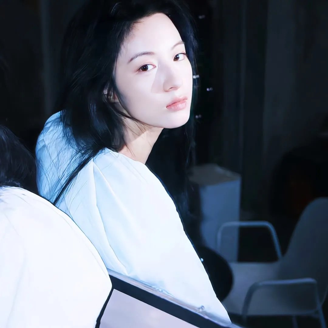 年轻女子